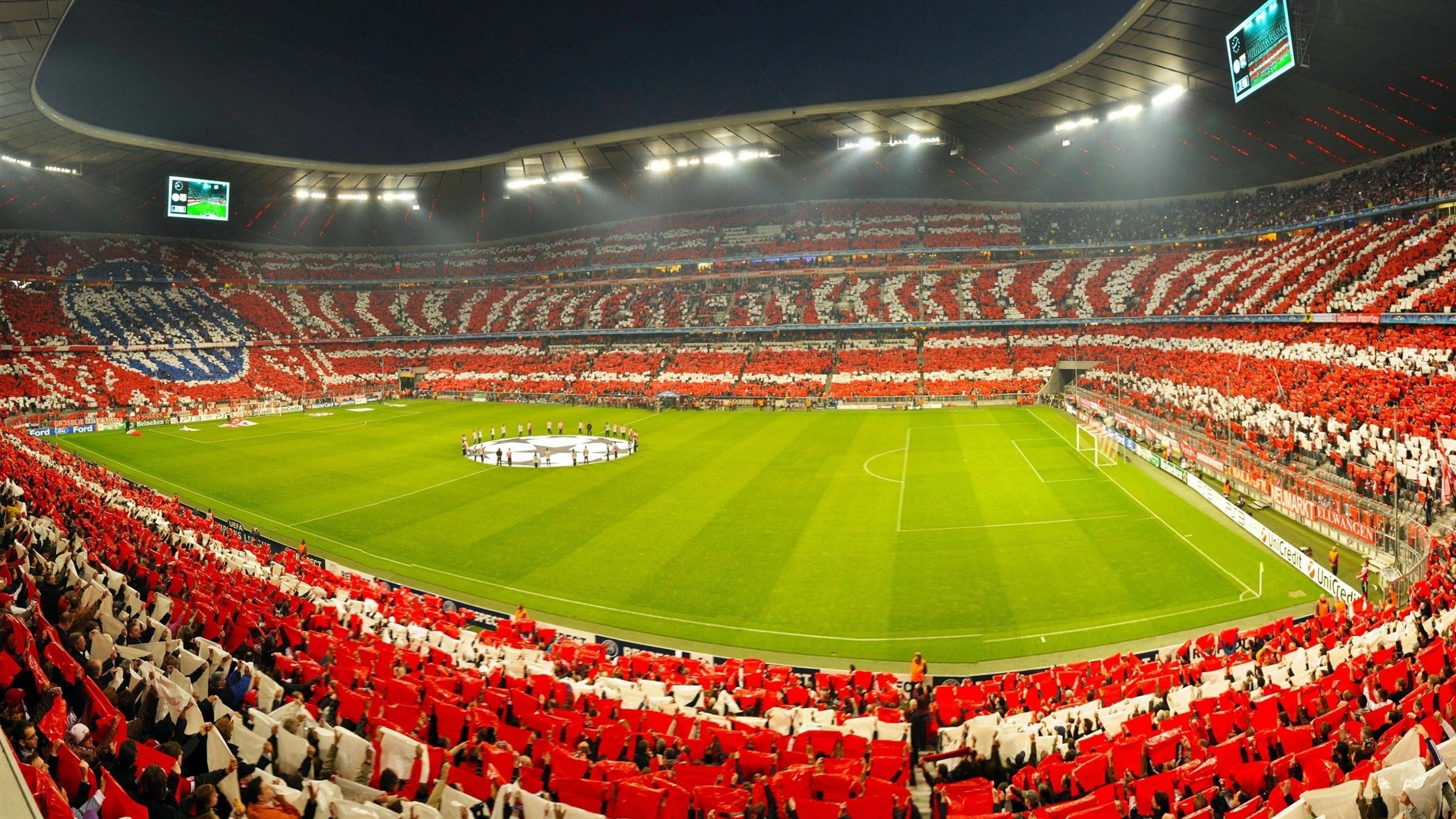 球场“铁血防线”——挡住一切进攻的最强堡垒，铁血防守vs极致进攻